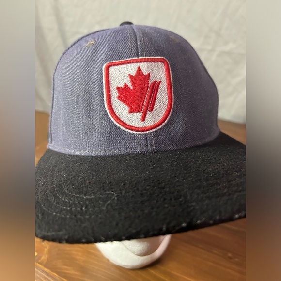 Helly Hansen Flat Brim Mesh Back Trucker Hat Canadian Maple Leaf Patch - Picture 11 of 11
